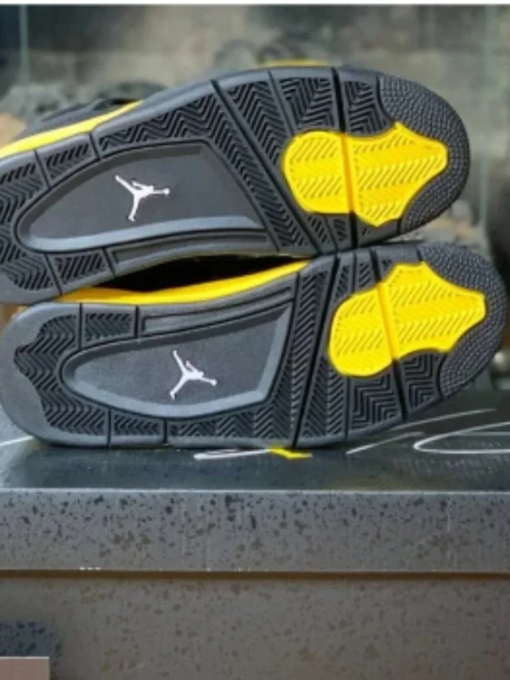 Air Jordan 4 Retro “Thunder” 2023 Athletic Basketball Sneakers